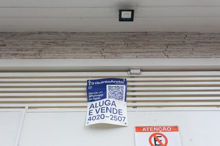 Casa à venda com 150m², 4 quartos e 2 vagas Casa à venda com 150m², 4 quartos e 2 vagasPlaquinha