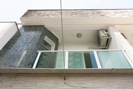 Casa à venda com 150m², 4 quartos e 2 vagas Casa à venda com 150m², 4 quartos e 2 vagasVaranda da Suíte