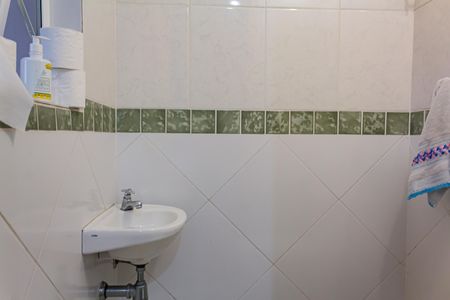 Casa para alugar com 193m², 5 quartos e 1 vaga Casa para alugar com 193m², 5 quartos e 1 vagaBanheiro de serviço