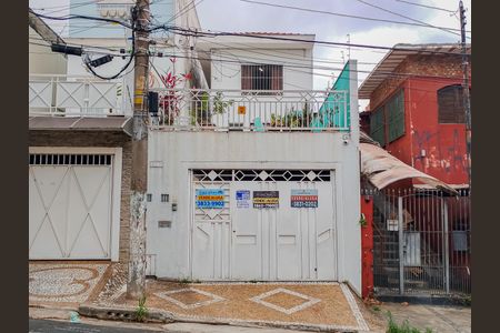 Casa para alugar com 193m², 5 quartos e 1 vaga Casa para alugar com 193m², 5 quartos e 1 vagaFachada