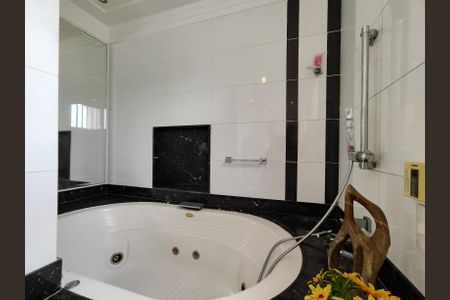 Apartamento à venda com 340m², 3 quartos e 3 vagasBanheiro da Suíte 2