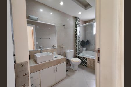 Apartamento à venda com 340m², 3 quartos e 3 vagasBanheiro da Suíte 1