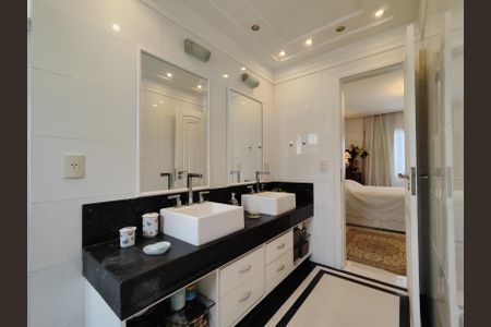 Apartamento à venda com 340m², 3 quartos e 3 vagasBanheiro da Suíte 2