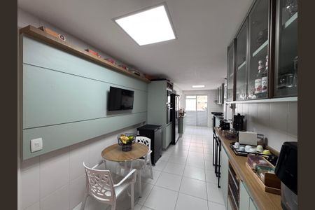 Apartamento à venda com 227m², 3 quartos e 2 vagas Apartamento à venda com 227m², 3 quartos e 2 vagasCozinha