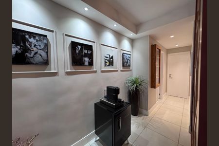 Apartamento à venda com 227m², 3 quartos e 2 vagas Apartamento à venda com 227m², 3 quartos e 2 vagasCorredor