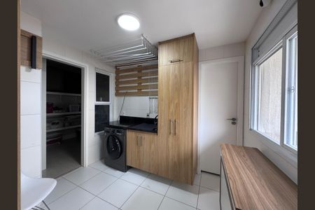 Apartamento à venda com 227m², 3 quartos e 2 vagas Apartamento à venda com 227m², 3 quartos e 2 vagasÁrea de Serviço