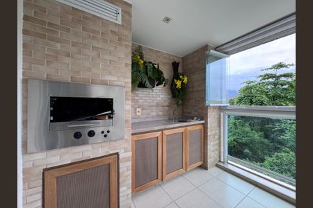 Apartamento à venda com 227m², 3 quartos e 2 vagas Apartamento à venda com 227m², 3 quartos e 2 vagasVaranda