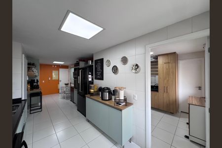 Apartamento à venda com 227m², 3 quartos e 2 vagas Apartamento à venda com 227m², 3 quartos e 2 vagasCozinha