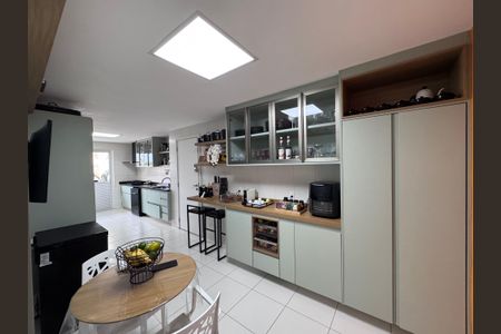 Apartamento à venda com 227m², 3 quartos e 2 vagas Apartamento à venda com 227m², 3 quartos e 2 vagasCozinha