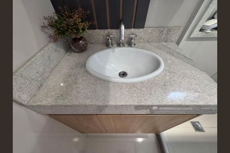 Apartamento à venda com 227m², 3 quartos e 2 vagas Apartamento à venda com 227m², 3 quartos e 2 vagasBanheiro da Suíte 3