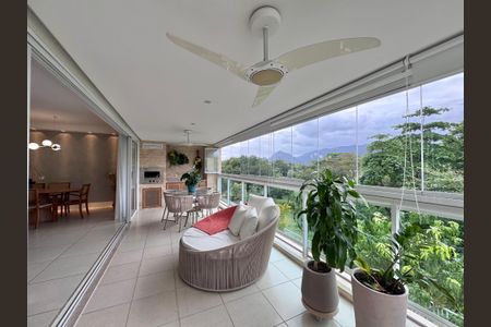 Apartamento à venda com 227m², 3 quartos e 2 vagas Apartamento à venda com 227m², 3 quartos e 2 vagasVaranda