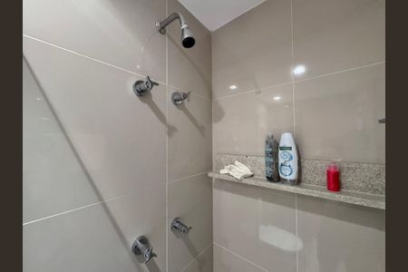 Apartamento à venda com 227m², 3 quartos e 2 vagas Apartamento à venda com 227m², 3 quartos e 2 vagasBanheiro Social