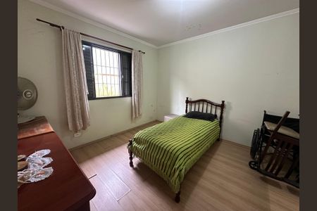 Casa à venda com 238m², 5 quartos e 3 vagasQuarto 2