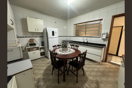 Casa à venda com 238m², 5 quartos e 3 vagasCozinha