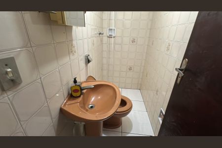 Casa à venda com 238m², 5 quartos e 3 vagasBanheiro de Serviço