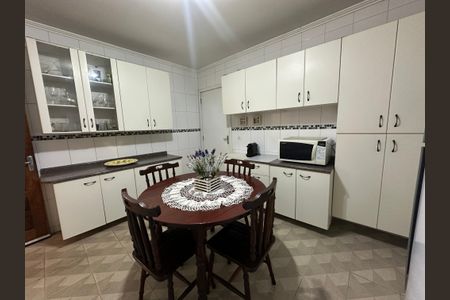 Casa à venda com 238m², 5 quartos e 3 vagasCozinha