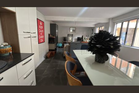 Casa à venda com 238m², 5 quartos e 3 vagasÁrea comum - Salão de festas