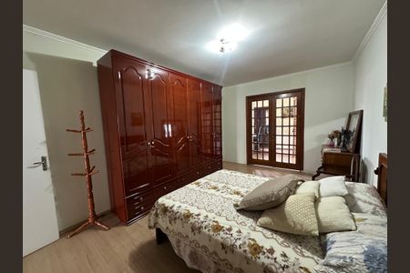 Casa à venda com 238m², 5 quartos e 3 vagasSuíte 1
