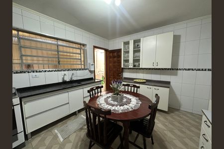 Casa à venda com 238m², 5 quartos e 3 vagasCozinha
