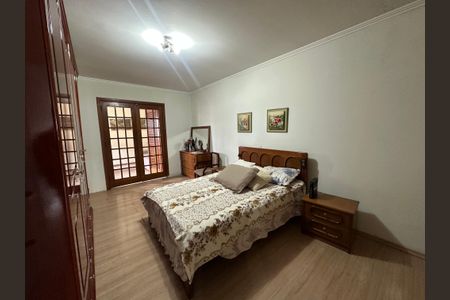 Casa à venda com 238m², 5 quartos e 3 vagasSuíte 1