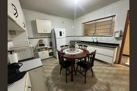 Casa à venda com 238m², 5 quartos e 3 vagasCozinha