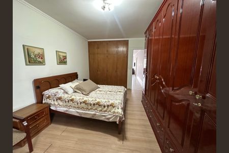 Casa à venda com 238m², 5 quartos e 3 vagasSuíte 1