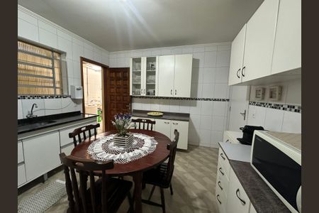 Casa à venda com 238m², 5 quartos e 3 vagasCozinha