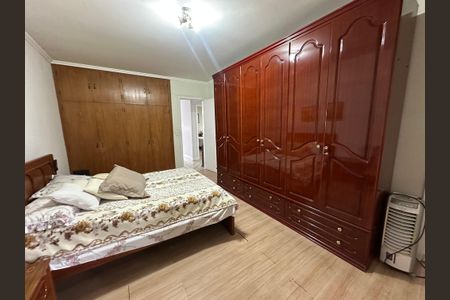 Casa à venda com 238m², 5 quartos e 3 vagasSuíte 1