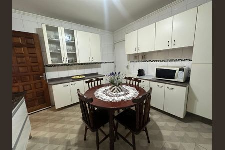 Casa à venda com 238m², 5 quartos e 3 vagasCozinha