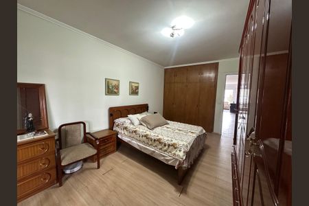 Casa à venda com 238m², 5 quartos e 3 vagasSuíte 1