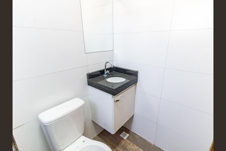 Banheiro de kitnet/studio para alugar com 1 quarto, 40m² em Vila Diva (zona Leste), São Paulo