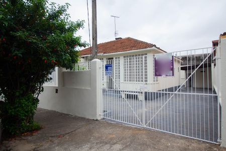 Casa à venda com 250m², 2 quartos e 5 vagas Casa à venda com 250m², 2 quartos e 5 vagasFachada