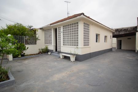 Casa à venda com 250m², 2 quartos e 5 vagas Casa à venda com 250m², 2 quartos e 5 vagasQuintal
