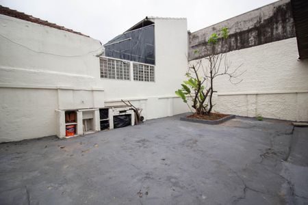 Casa à venda com 250m², 2 quartos e 5 vagas Casa à venda com 250m², 2 quartos e 5 vagasQuintal