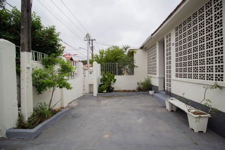 Casa à venda com 250m², 2 quartos e 5 vagas Casa à venda com 250m², 2 quartos e 5 vagasQuintal