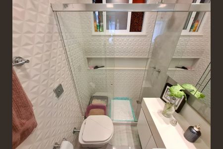 Apartamento à venda com 93m², 2 quartos e 1 vaga Apartamento à venda com 93m², 2 quartos e 1 vagaBanheiro 2