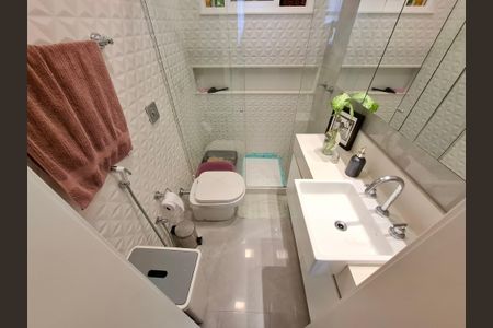 Apartamento à venda com 93m², 2 quartos e 1 vaga Apartamento à venda com 93m², 2 quartos e 1 vagaBanheiro 2