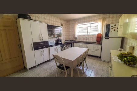 Casa à venda com 191m², 4 quartos e 7 vagas Casa à venda com 191m², 4 quartos e 7 vagasCozinha