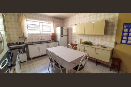 Casa à venda com 191m², 4 quartos e 7 vagas Casa à venda com 191m², 4 quartos e 7 vagasCozinha