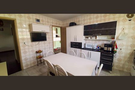 Casa à venda com 191m², 4 quartos e 7 vagas Casa à venda com 191m², 4 quartos e 7 vagasCozinha