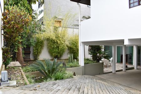 Casa para alugar com 200m², 3 quartos e 4 vagasÁrea externa com Jadim