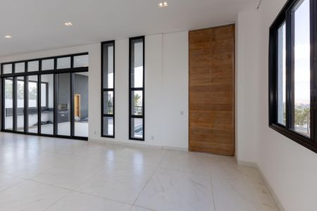 Sala de casa de condomínio à venda com 4 quartos, 330m² em Vale do Sereno, Nova Lima