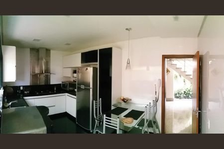 Casa à venda com 511m², 4 quartos e 4 vagas Casa à venda com 511m², 4 quartos e 4 vagasFoto 30