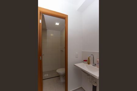 Apartamento à venda com 37m², 2 quartos e sem vaga Apartamento à venda com 37m², 2 quartos e sem vagaBanheiro Social
