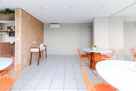 Apartamento para alugar com 46m², 2 quartos e 1 vaga Apartamento para alugar com 46m², 2 quartos e 1 vagaÁrea comum - Salão de festas