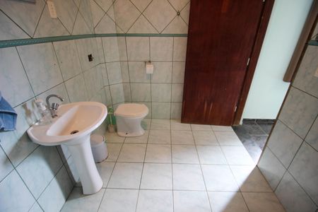 Casa para alugar com 350m², 2 quartos e 4 vagas Casa para alugar com 350m², 2 quartos e 4 vagasBanheiro da Suíte