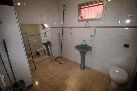 Casa para alugar com 350m², 2 quartos e 4 vagas Casa para alugar com 350m², 2 quartos e 4 vagasBanheiro Social