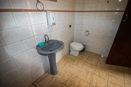 Casa para alugar com 350m², 2 quartos e 4 vagas Casa para alugar com 350m², 2 quartos e 4 vagasBanheiro Social