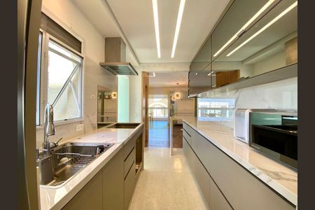 Apartamento à venda com 3 quartos, 130m² em Itaim Bibi, São Paulo
