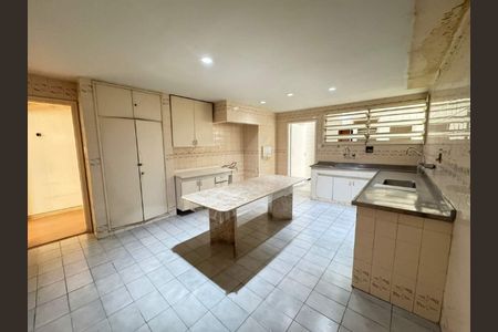 Apartamento à venda com 220m², 4 quartos e 2 vagas